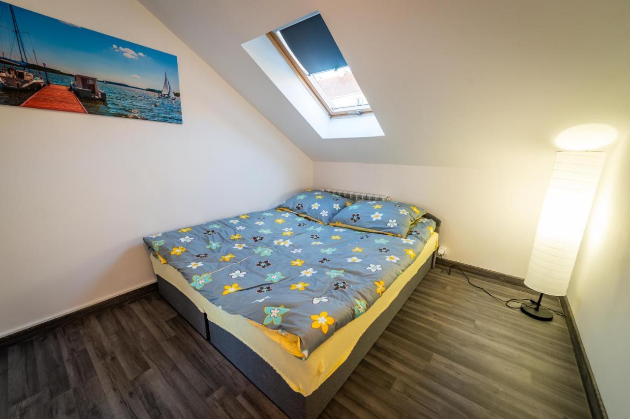 Nad Jeziorem Apartment